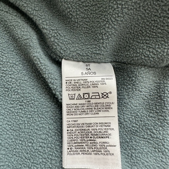 Old Navy water resistant puffer vest for boys gray
Size 5T - Picture 4 of 4